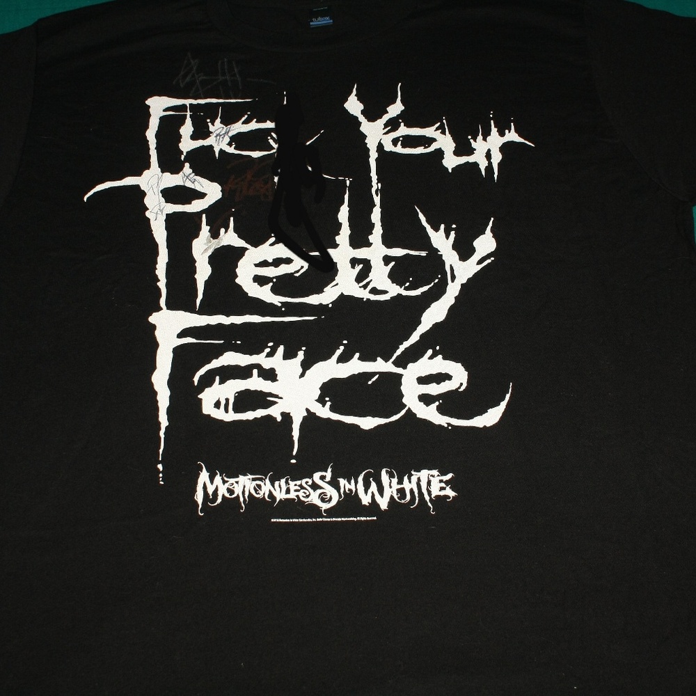 Motionless In White Autographed L Tee NWT Killstar